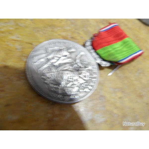 m�daille comm�morative Syndicat G�n�ral commerce l'industrie Honneur au travail 1891 1926 argent�