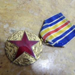 m&eacute;daille des bless&eacute;s militaire  email variante ronde dos lisse ruban patin&eacute;