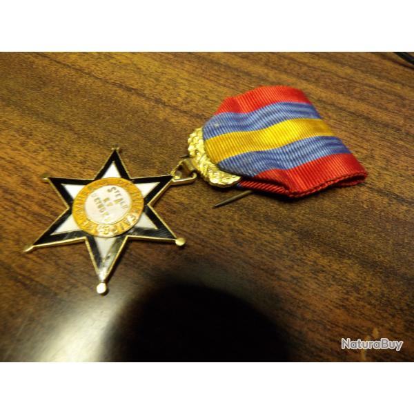 m�daille associative fran�aise d�cern�e � un membre administrateur d'une structure de bienfaisance