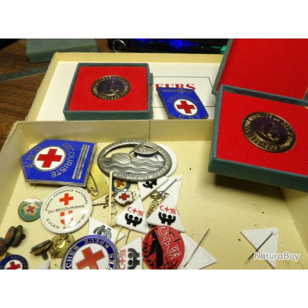 CROIX ROUGE FRANCAISE  Allemande Canada Iran Suisse grades 1950 1970 centenaire 1966 insigne de col