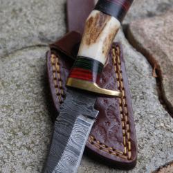 Couteau Little Skinner Damas Lame Acier 256 Couches Manche Bois de Cerf Fabr Artisanale Etui Cuir
