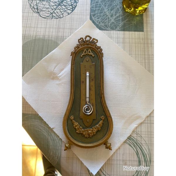 Thermom�tre  en bronze ancien