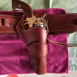 Holster et ceinturon style western en cuir &eacute;pais fait main.