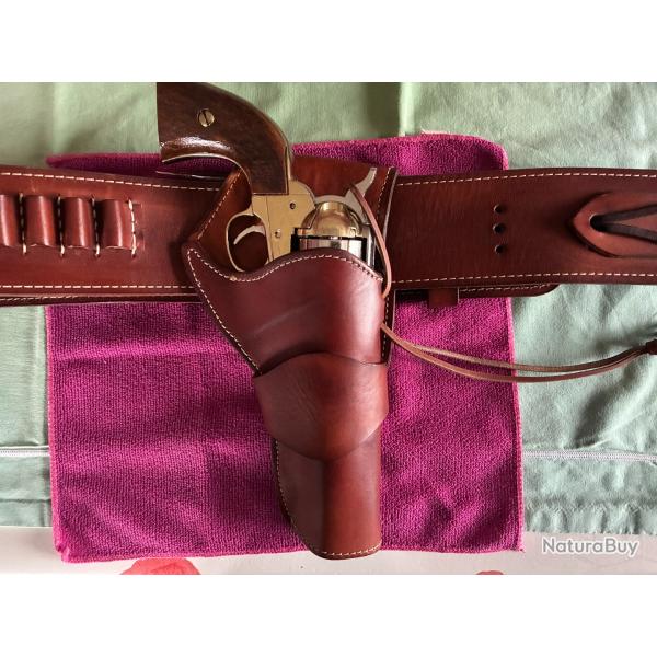 Holster et ceinturon style western en cuir �pais fait main.