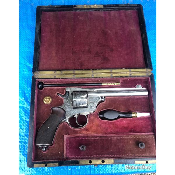 COFFRET D'UN REVOLVER TYPE WEBLEY OU WARNANT CAL 11MM 73 CADEAU PR�SIDENTIEL