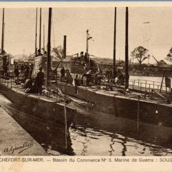 Carte postale ancienne Rochefort-sur-Mer Bassin du Commerce sous-marins - N&deg;8983