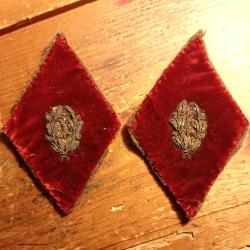 MILITARIA, losanges de bras du Service de Sant&eacute; des Arm&eacute;es, auxiliaire cadre infirmier, mod&egrave;le 39.