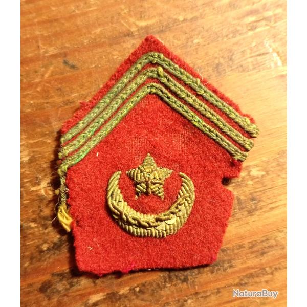 MILITARIA, patte de col de r�giment d'artillerie d'Afrique.
