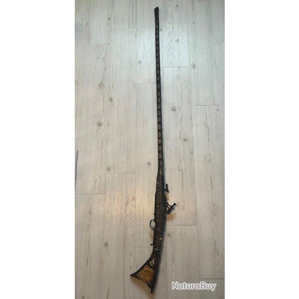 Fusil traditionnel Moukhala XIXe - platine � Miquelet, incrustation d'os (163cm)