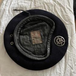 B&eacute;ret bleu fonc&eacute;/noir insigne r&eacute;giment du mat&eacute;riel