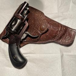 Jolie bulldog 320 avec holster d origine en cuir et bo&icirc;te de 25 balle &agrave; poudre d origine fran&ccedil;aise..