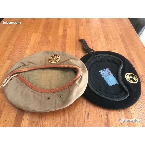 2 BERETS MILITAIRES AVEC INSIGNES