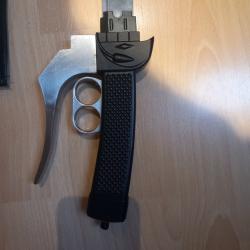 Vends &eacute;p&eacute;e m&eacute;tal segmentarisee le choc des titans avec fourreux