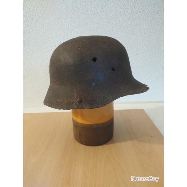 Casque allemand � Stahlhelm � M/16, couleur   de la Premi�re Guerre mondiale en �tat de excavatio