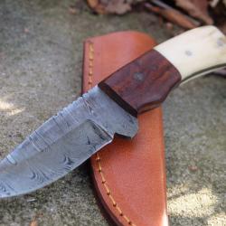 Skinner Couteau Damas Lame 256 Couches Lame Drop Point Manche Os/Bois Fabr Artisan Etui Simili Cuir