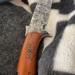 Couteau de chasse avec son &eacute;tui