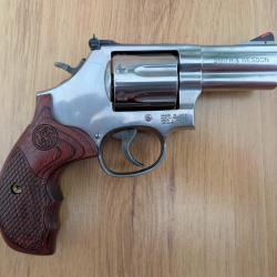 S&W 686 PLUS DELUXE 3" + Hogue + Speedloader