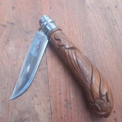 Joli Couteau OPINEL Inox N8 Manche en Bois Sculpt&eacute;