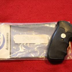 Poign&eacute;e CAOUTCHOUC genre PACHMAYR de chez COLT ACCESORIES