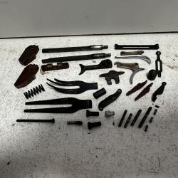 Lot de pi&egrave;ces  pour fusil superpos&eacute; cal.12/70