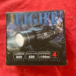 Lampe tactique 800 lumens laser vert r&eacute;glable 4 modes d utilisation