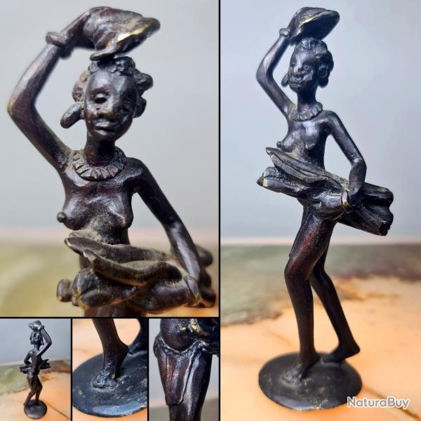 Statuette en bronze � patine brune, H : 15 cm