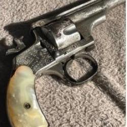 REVOLVER MERVIN HULBERT SMALL FARME CAL 32 SW ENTI&Egrave;REMENT GRAV&Eacute; PLAQUETTES NACRE