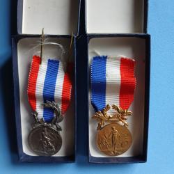 deux medailles de la police nationale