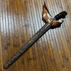 Superbe Dague Kriss Indon&eacute;sien (Keris) - Lame Ondul&eacute;e Grav&eacute;e Naga (Serpent) & Fourreau Repouss&eacute;