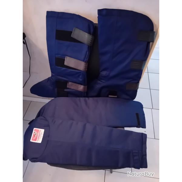 Ench�re ensemble tr�s rare en kevlar de protection de pieds et de bras TETRANIKE