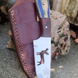 Couteau Skinner Drop Point Cerf dans la Lame Acier 1055 Manche 2 Bois Etui Cuir Fab Artisanale