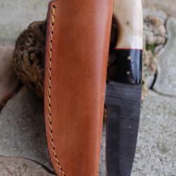Skinner Couteau Damas Lame 256 Couches Lame Drop Point Manche Os/Bois Fabr Artisan Etui Simili CuirB
