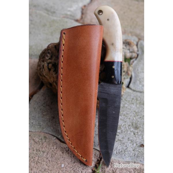 Skinner Couteau Damas Lame 256 Couches Lame Drop Point Manche Os/Bois Fabr Artisan Etui Simili CuirB