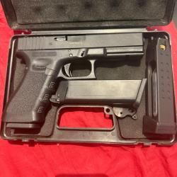 Airsoft 2joules r&eacute;plique glock 17 avec 3 chargeurs et une mallette