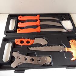 Set de 5 couteaux  + &eacute;carteur Prohunt