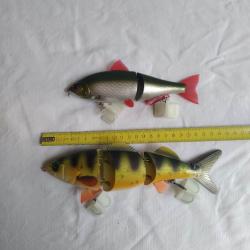Lot poissons nageur articul&eacute;