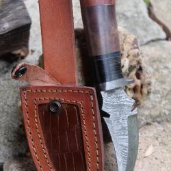 Skinner Couteau Damas Lame 256 Couches Lame Clip Point Manche Os/Bois Fabr Artisanale Etui Cuir