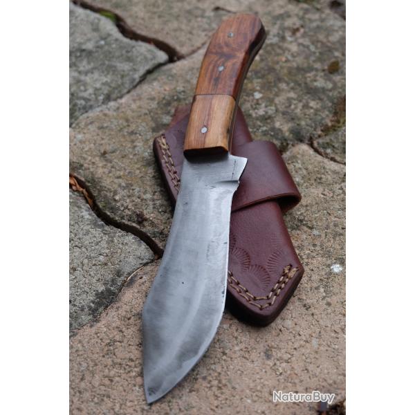 Couteau de Chasse Bushcraft Lame Drop Point Acier Carbone 1055 Manche Bois Etui Cuir Fabr Artisan 01