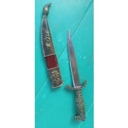 ANCIEN COUTEAU  GREC 1820 COMMEMORATIF  AVEC POIGNEE ET FOURREAU  BRONZE  .