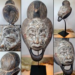 Superbe masque africain tribal de l'ethnie Punu du Gabon.