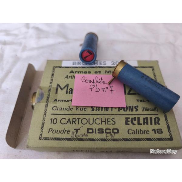 Deux bo�tes de cartouches � broches calibre 16.