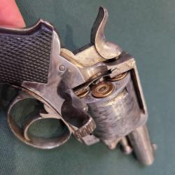 Superbe Revolver British Bull-Dog .450 � N&deg;2396 � Cat&eacute;gorie D