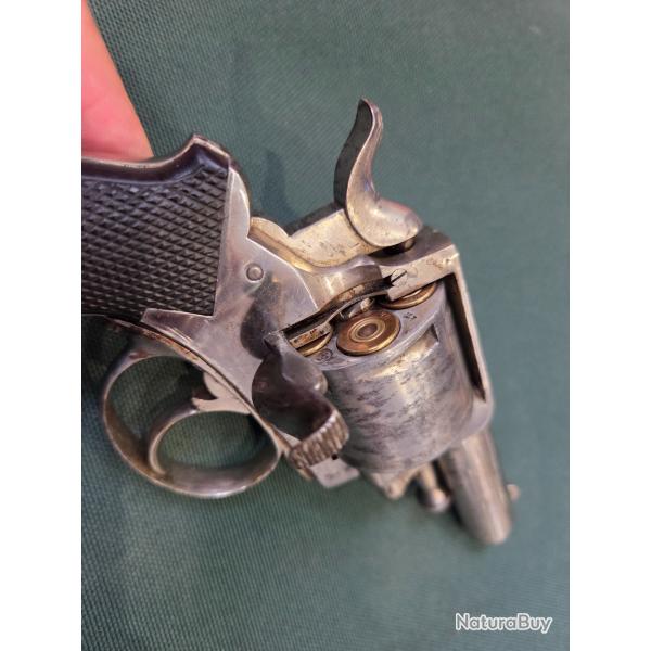 Superbe Revolver British Bull-Dog .450 � N�2396 � Cat�gorie D