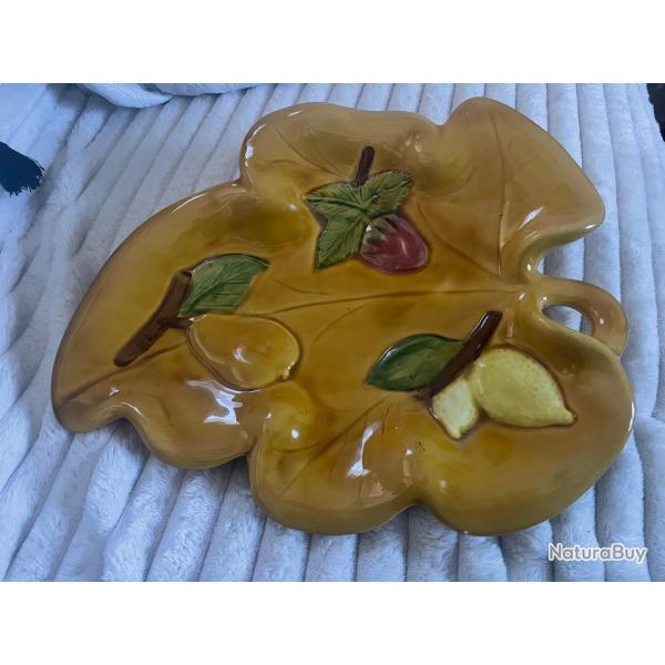 Superbe plat / coupelle vintage en c�ramique �maill�e, estampill� � Au Vieux Vallauris � au dos.�