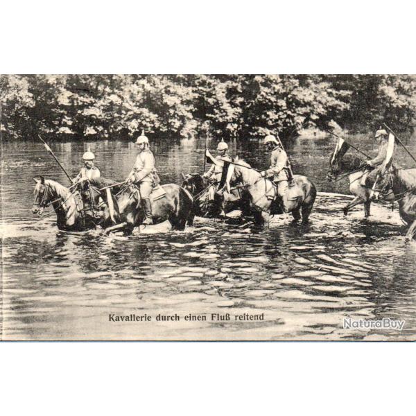 Carte postale historique allemande - Kavallerie durch einen Flu� reitend -N�8925