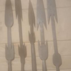 LOT DE CINQ ANCIENNES POINTES DE LANCES AFRICAINES OU HARPONS