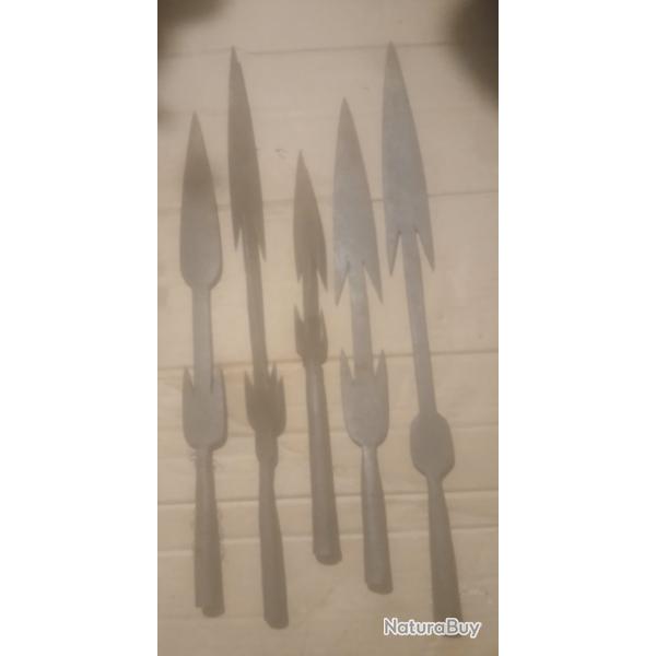 LOT DE CINQ ANCIENNES POINTES DE LANCES AFRICAINES OU HARPONS