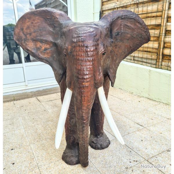 Sculpture g�ante �l�phant en cuir sur structure acier - Hauteur : 1,30 m