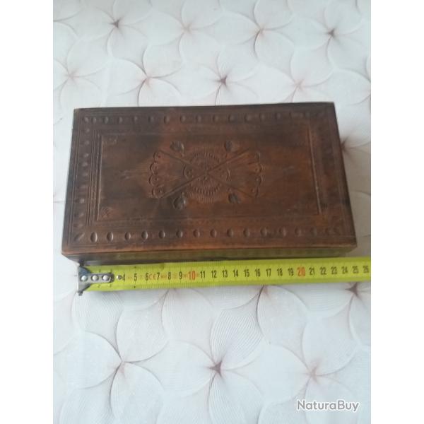 BEAU COFFRET BOIS AVEC CLEF POUR ARME DE POING ANCIENNE