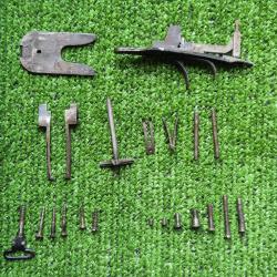 Lot de pi&egrave;ces Fusil type hammerless artisan St&eacute;phanois calibre 16